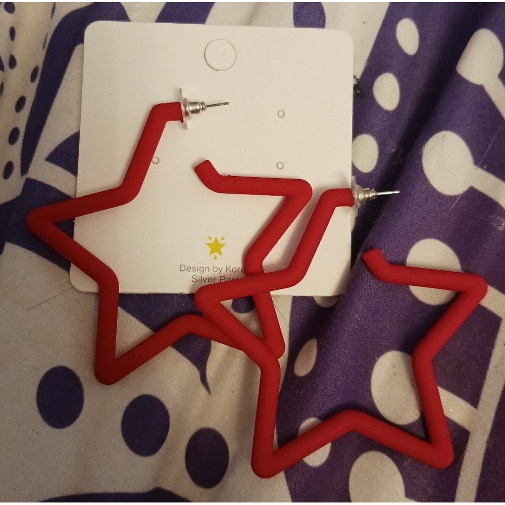 NEW Red Star Outline Hoop Style Earrings